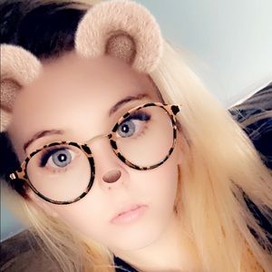 Meet your Posher, Alexis